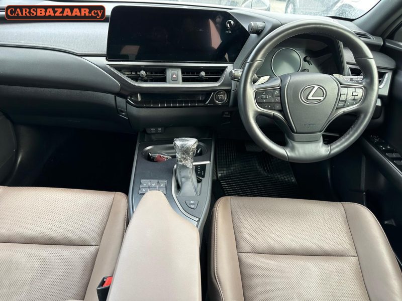 Lexus UX250H  - photo 5