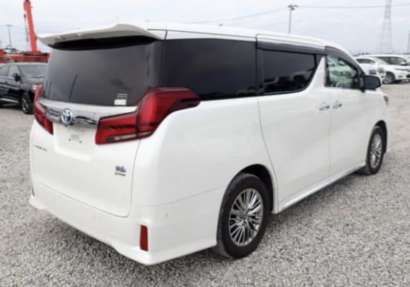 Toyota Alphard  - photo 4