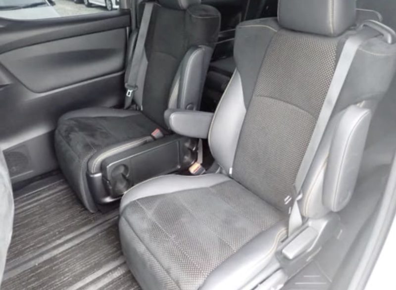 Toyota Alphard  - photo 7