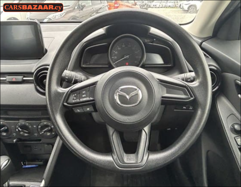 Mazda 2 - photo 2