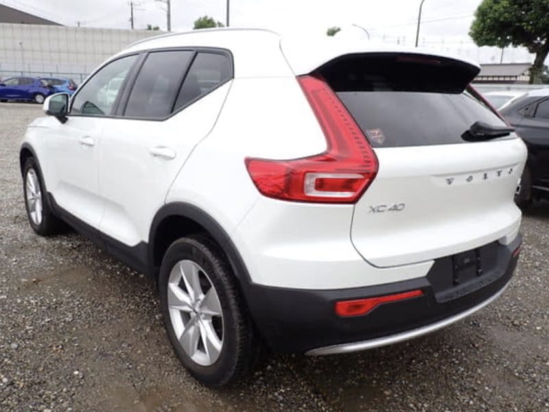 volvo XC40 HYBRID  - photo 2