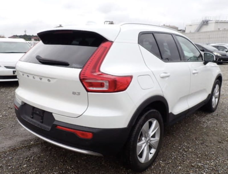 volvo XC40 HYBRID  - photo 4