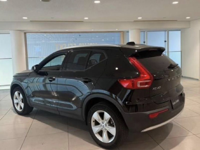 volvo XC40 HYBRID  - photo 3