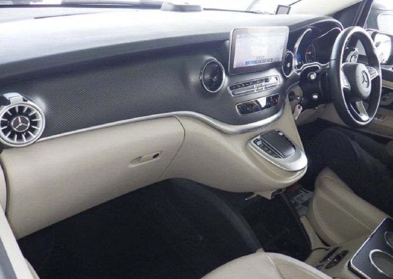Mercedes-Benz V220d Extra Long AMG Line - photo 3