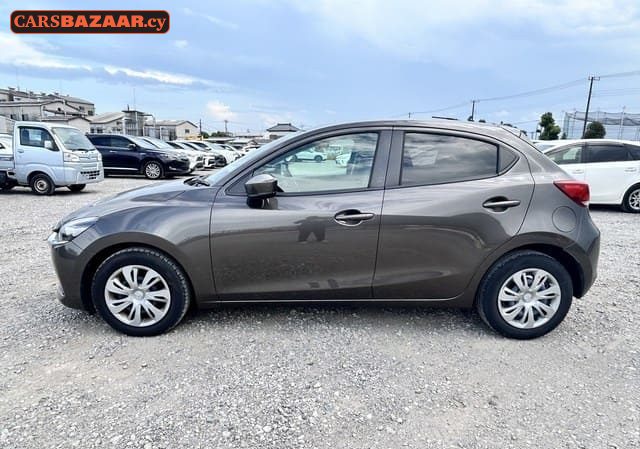 Mazda 2 - photo 2
