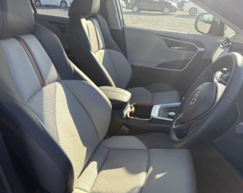 Toyota RAV4 Adventure  - photo 6