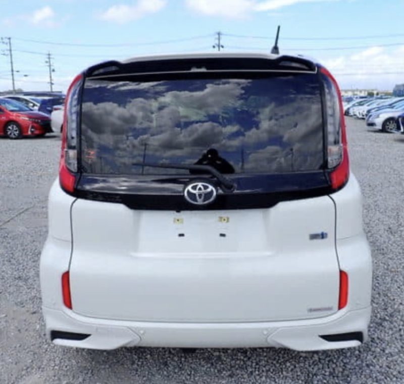 Toyota Sienta - photo 3