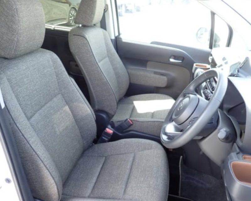 Toyota Sienta - photo 6
