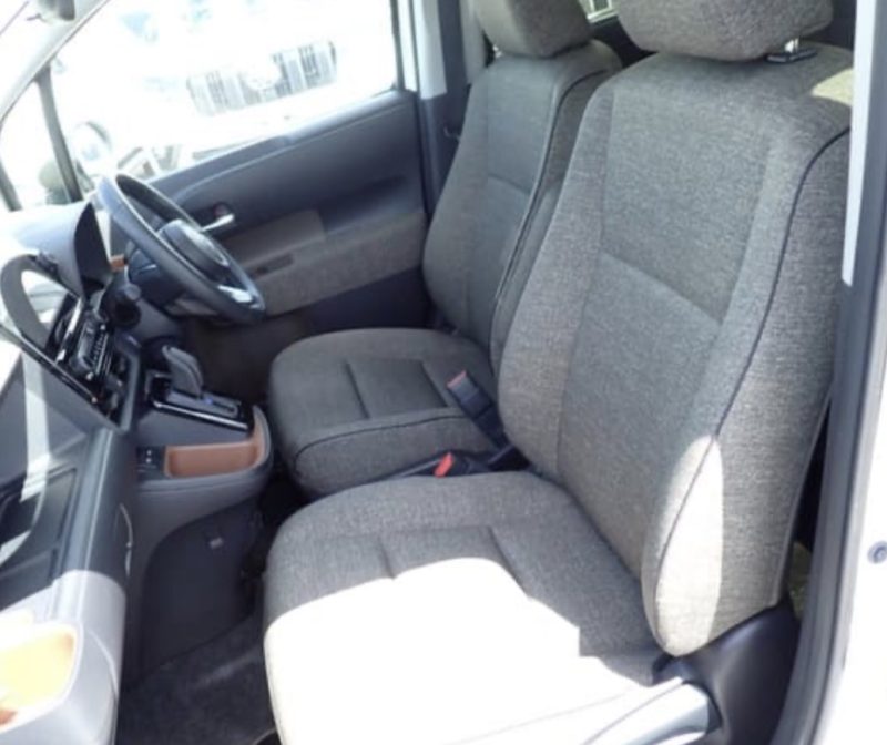 Toyota Sienta - photo 7