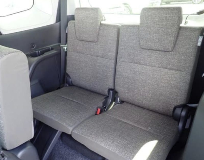 Toyota Sienta - photo 9