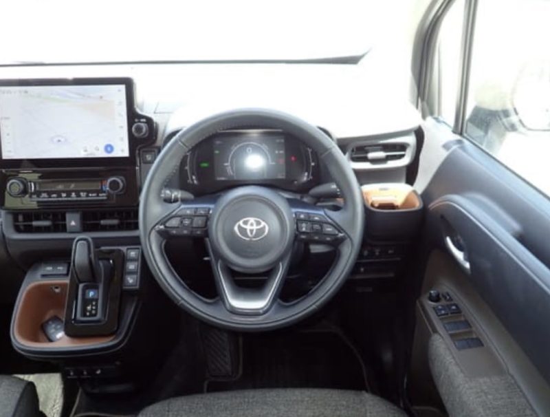 Toyota Sienta - photo 10