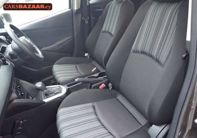 Mazda 2 - photo 2