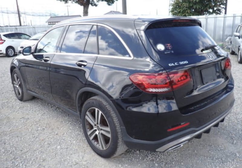 Mercedes-Benz GLC300 AMG Line - photo 2