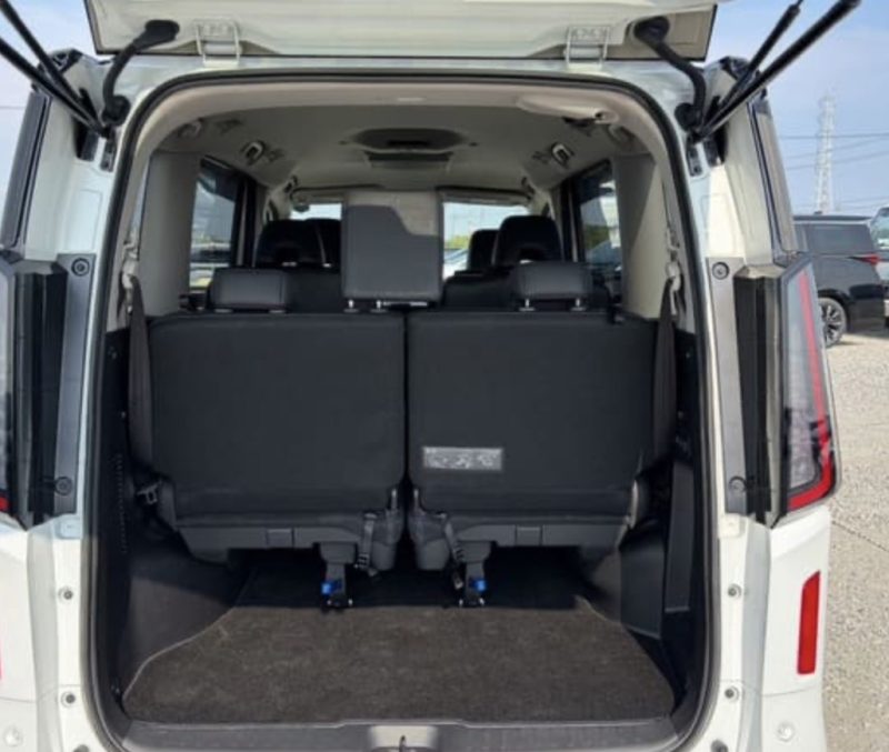 Nissan SERENA HIGHWAY STAR - photo 12