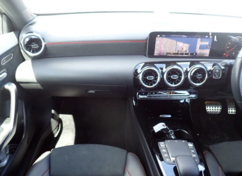 Mercedes-Benz A200d AMG Line - photo 10