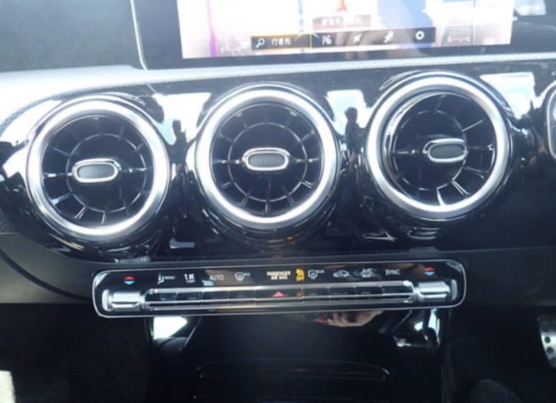Mercedes-Benz A200d AMG Line - photo 11