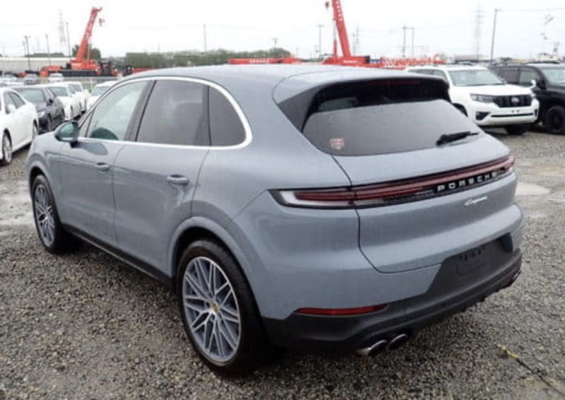 Porsche Cayenne  - photo 2