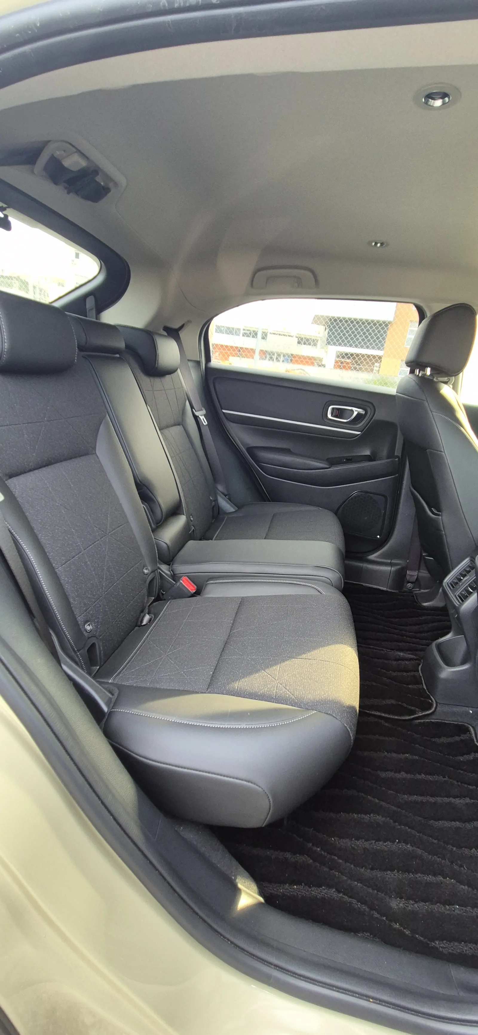 Honda VEZEL - photo 6