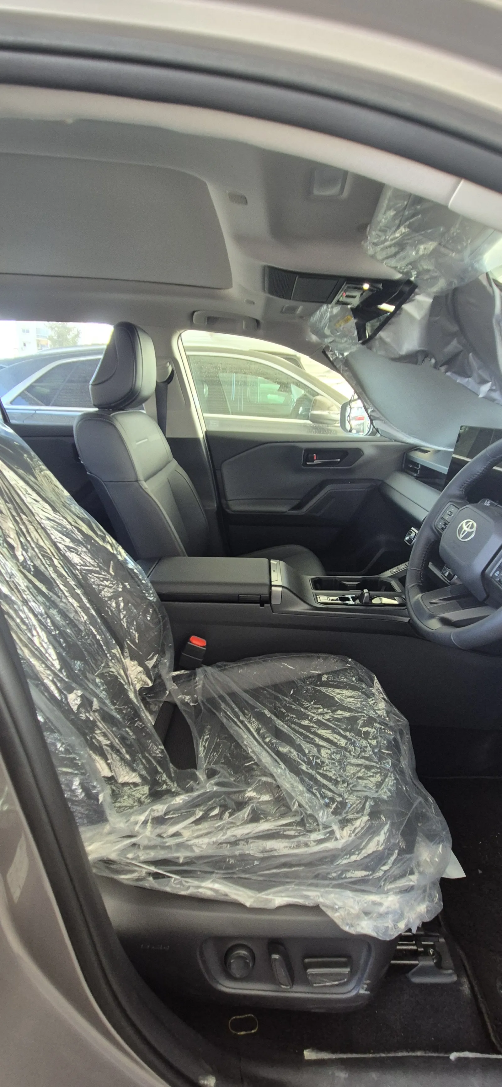 Toyota RAV 4 - photo 3
