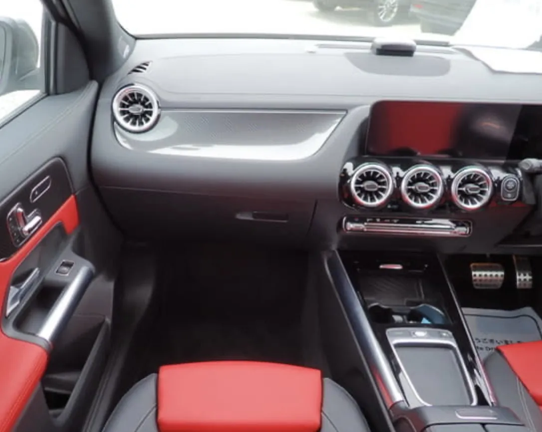 Mercedes-Benz GLA 35 AMG - photo 10