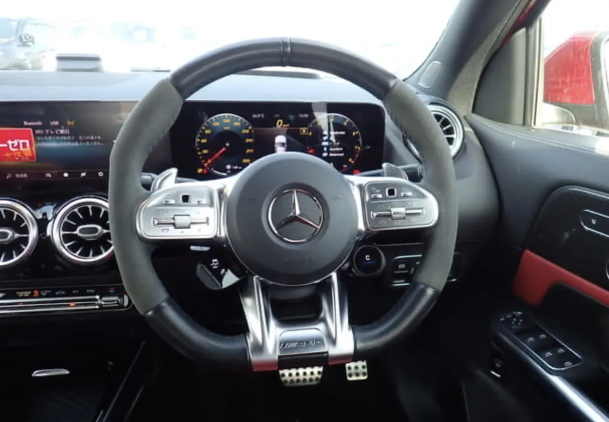 Mercedes-Benz GLA 45 S AMG - photo 9