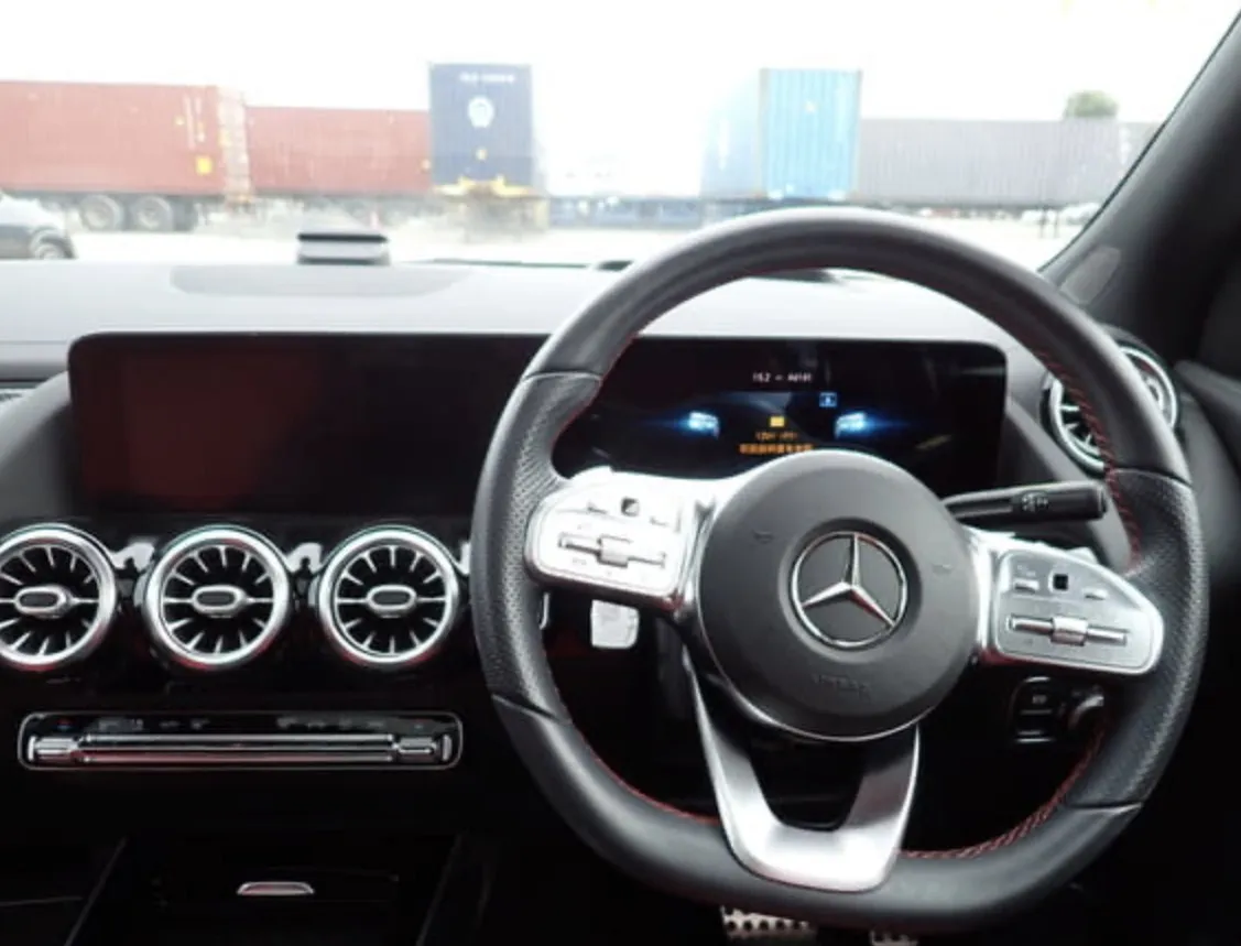 Mercedes-Benz GLA200D AMG  - photo 9