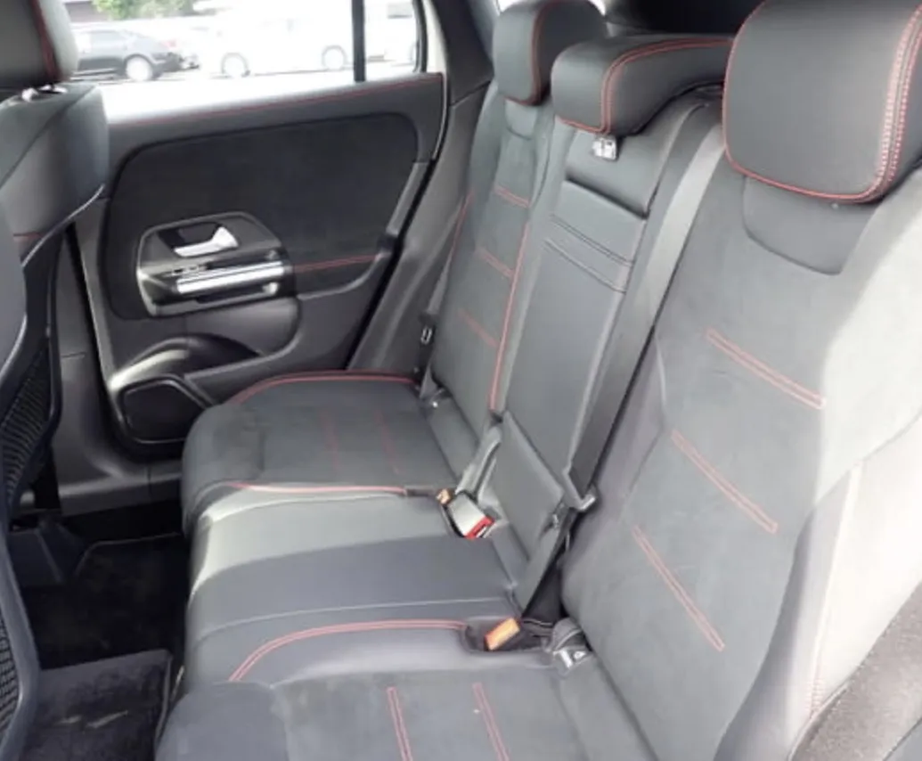 Mercedes-Benz GLA 200D AMG - photo 8