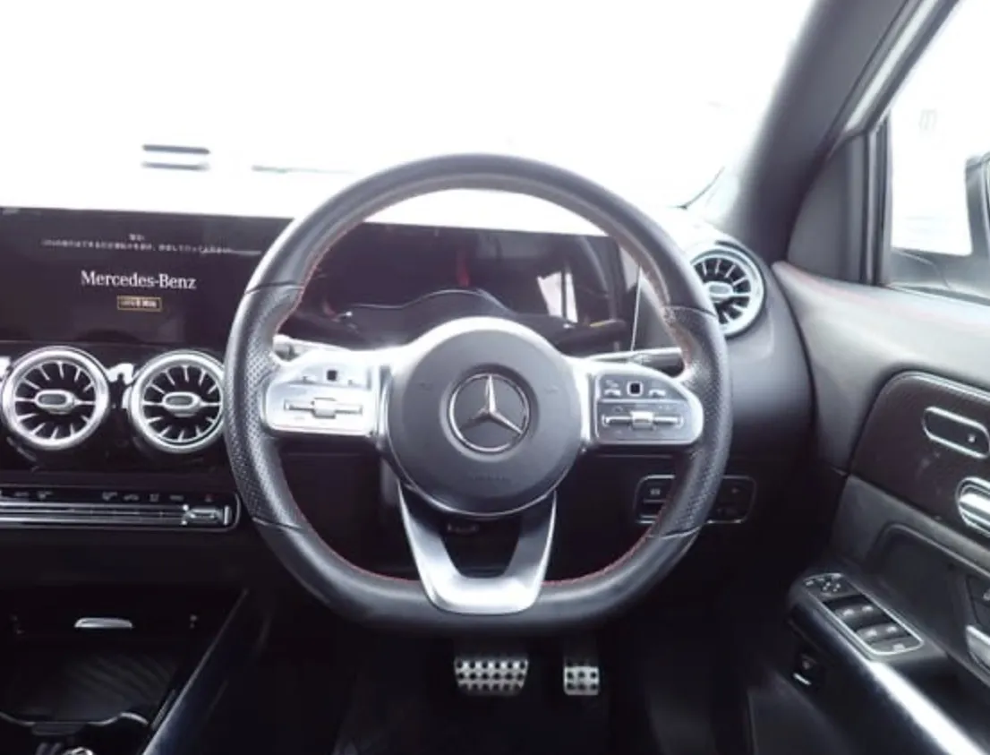 Mercedes-Benz GLA 200D AMG - photo 10