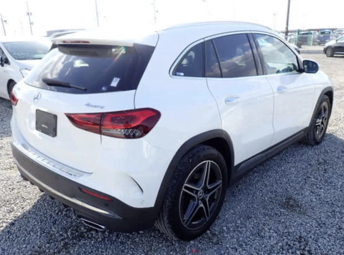 Mercedes-Benz GLA 200D AMG - photo 3