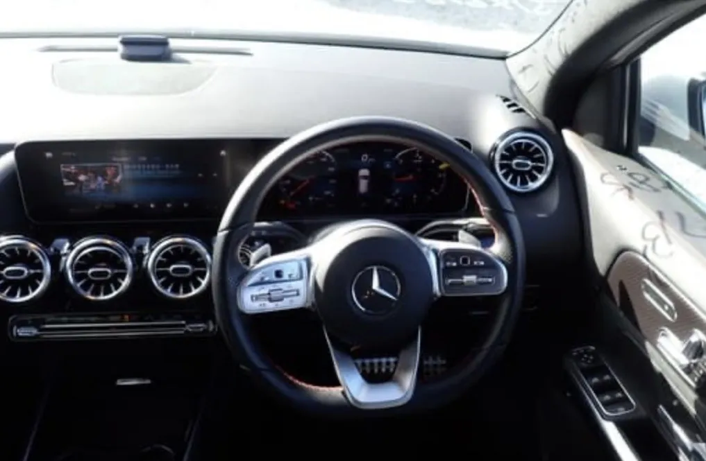 Mercedes-Benz GLA 200D AMG - photo 8