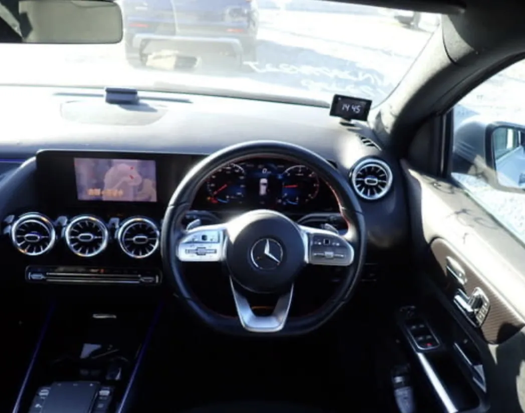 Mercedes-Benz GLA 200d AMG - photo 9