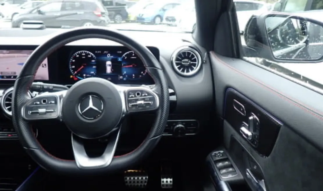 Mercedes-Benz GLA 200d AMG - photo 10