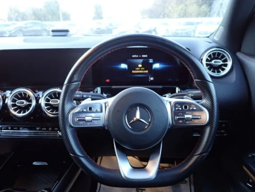 Mercedes-Benz GLA 200d AMG - photo 9