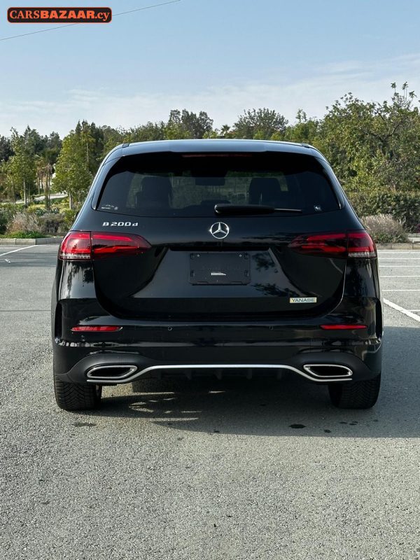 Mercedes-Benz B200d AMG Line - photo 12