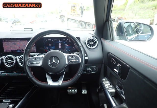 Mercedes-Benz GLA200d AMG Line  - photo 2