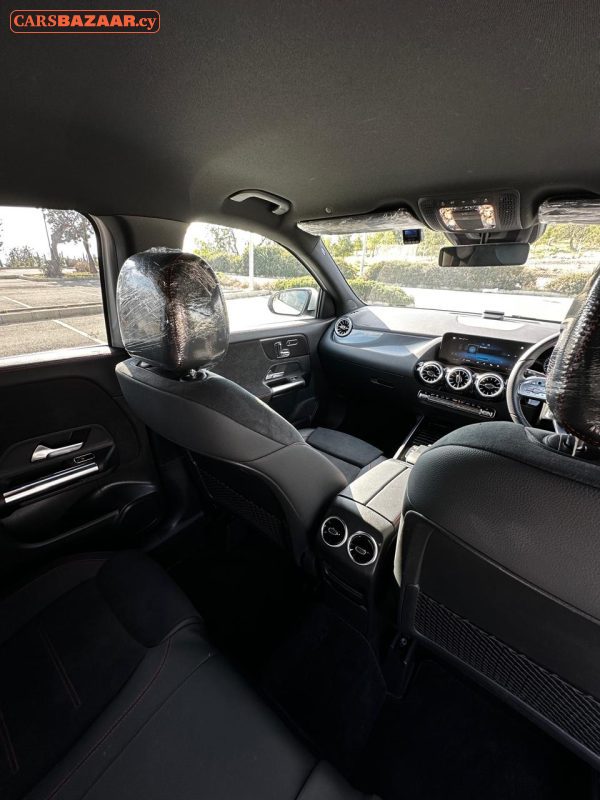 Mercedes-Benz GLA200d AMG Line  - photo 11