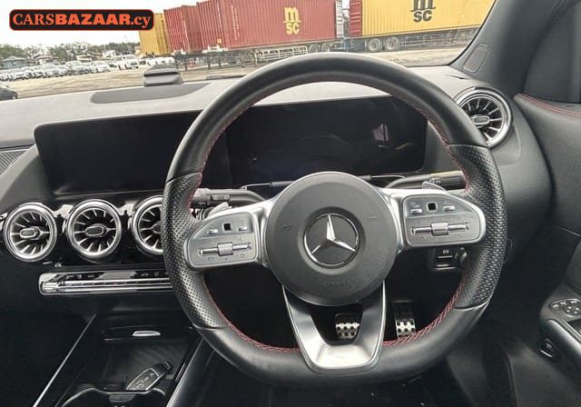 Mercedes-Benz GLA200d AMG Line  - photo 3