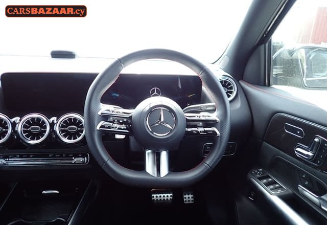 Mercedes-Benz GLA200d AMG Line  - photo 4