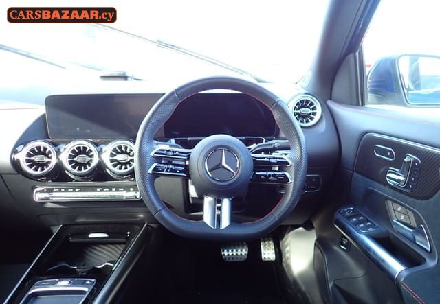 Mercedes-Benz GLA200d AMG Line  - photo 2