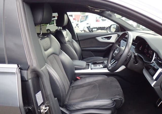 Audi Q8 55TFSi Quattro Debut Package  - photo 3