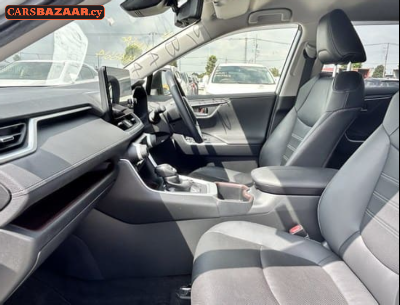 Toyota RAV4 - photo 3