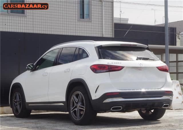 Mercedes-Benz GLA200d AMG Line  - photo 2