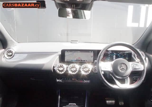 Mercedes-Benz GLA200d AMG Line  - photo 3