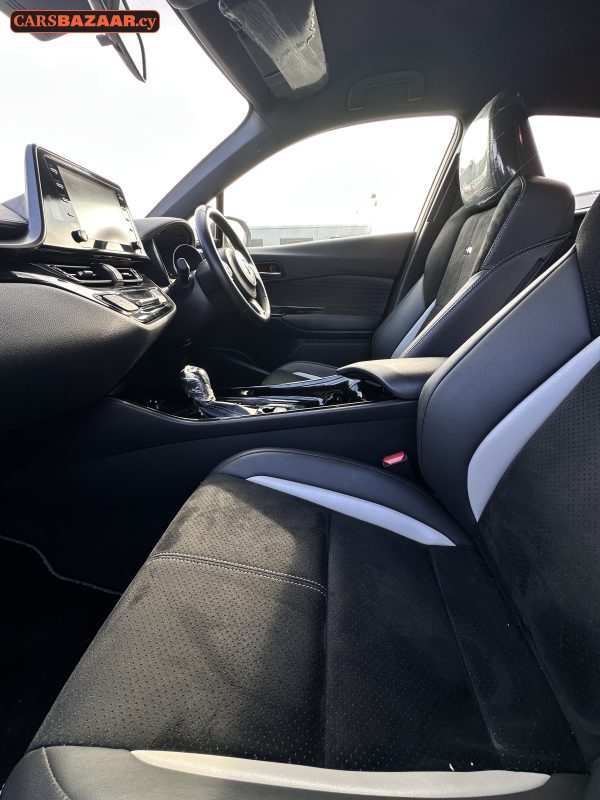 Toyota C-HR GR Sport - photo 11