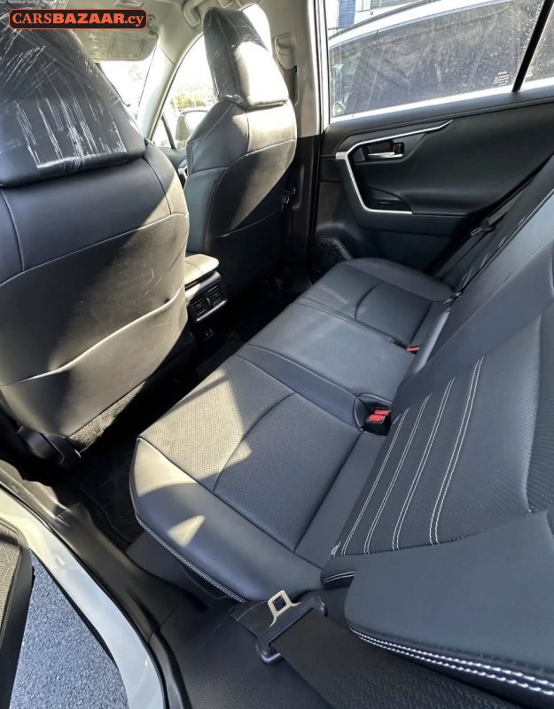 Toyota RAV4 - photo 4