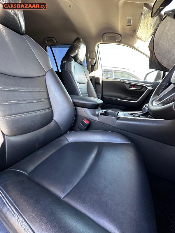 Toyota RAV4 - photo 6