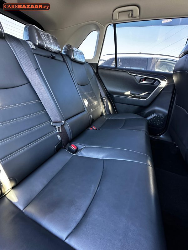 Toyota RAV4 - photo 8
