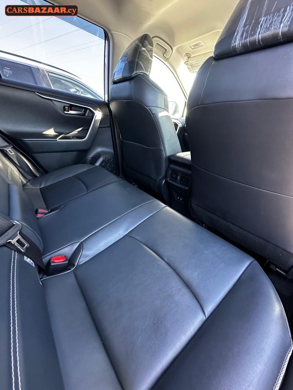 Toyota RAV4 - photo 9