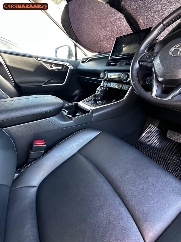 Toyota RAV4 - photo 6