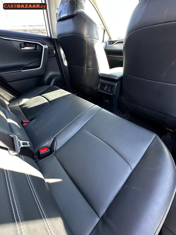 Toyota RAV4 - photo 7